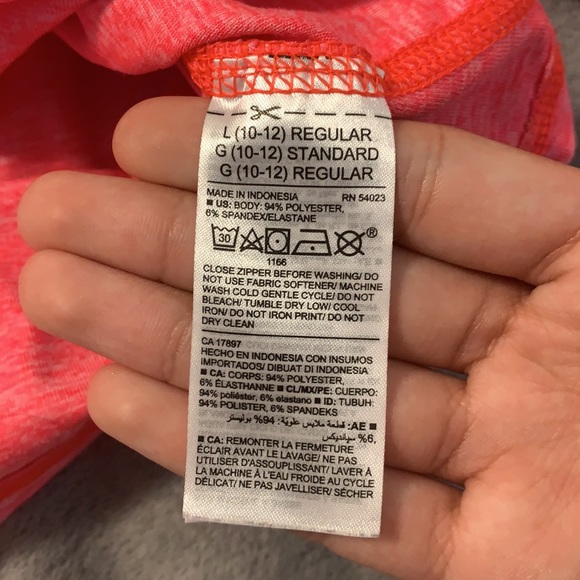 Clothes - Picture 5 of 6